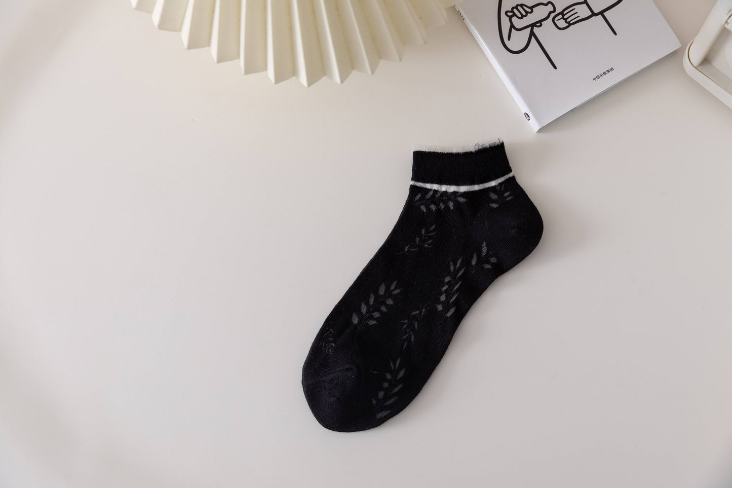 Women's Ankle Sock Leaves Pattern Lace-edged