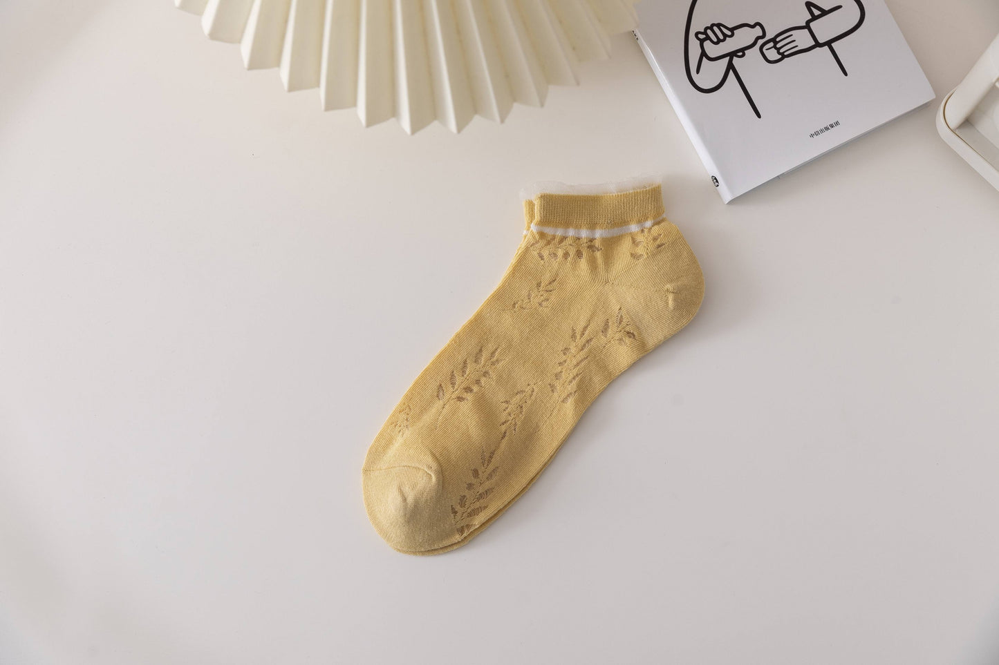 Women's Ankle Sock Leaves Pattern Lace-edged