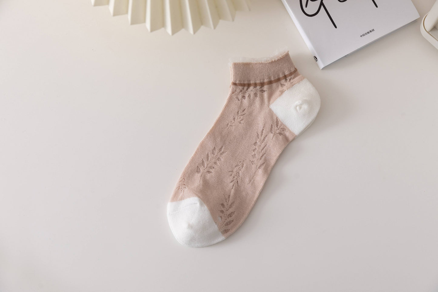 Women's Ankle Sock Leaves Pattern Lace-edged