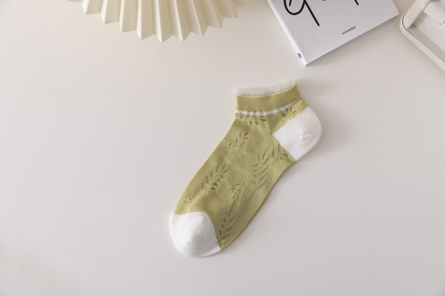 Women's Ankle Sock Leaves Pattern Lace-edged