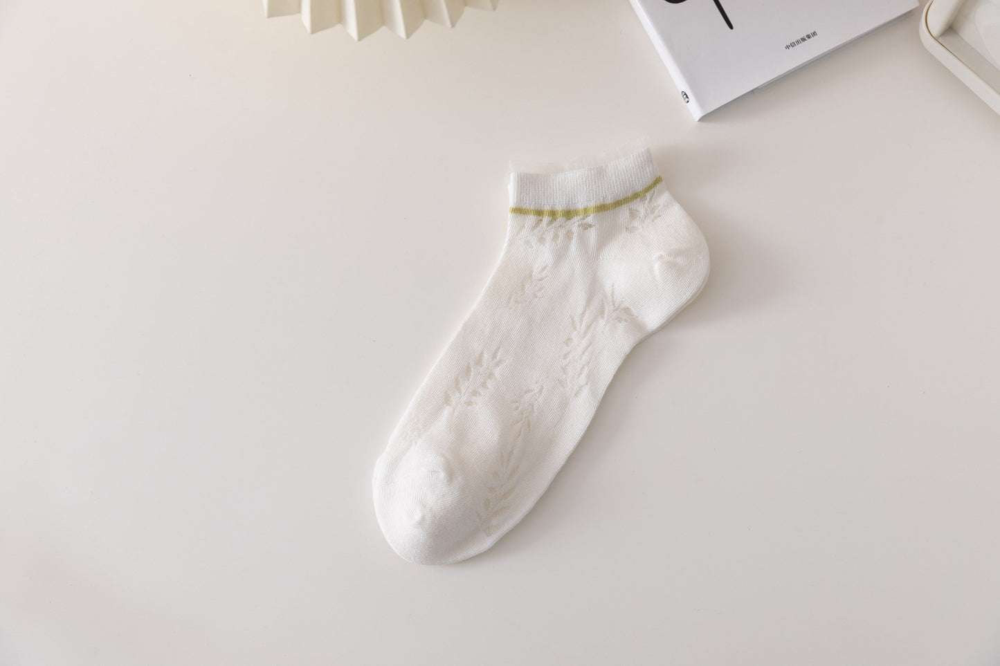 Women's Ankle Sock Leaves Pattern Lace-edged