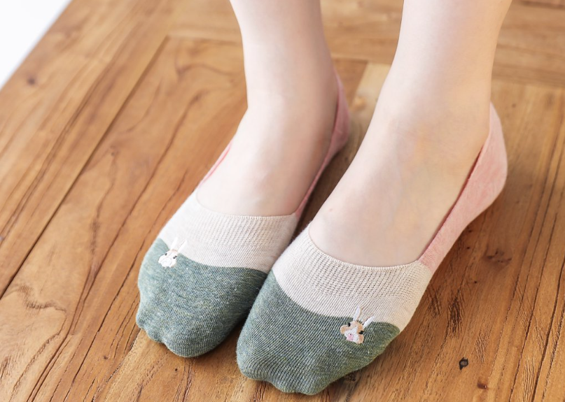 Women’s Rabbit Embroidered No Show Sock