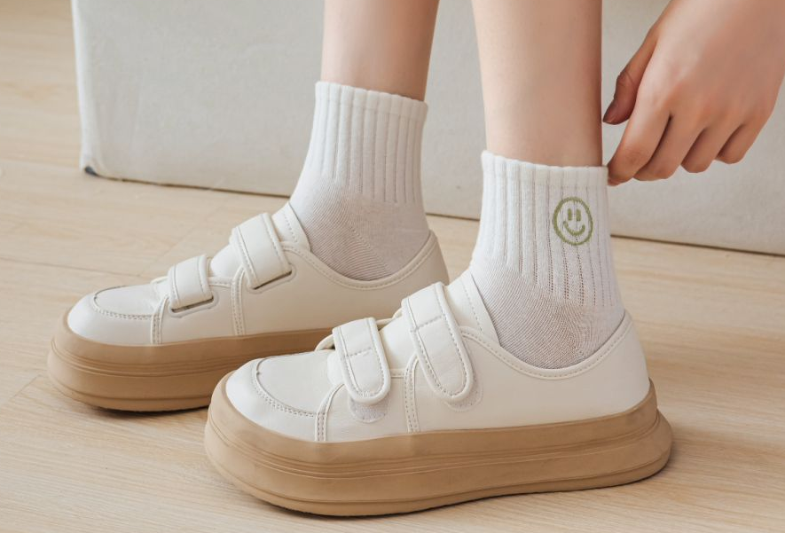 Women’s Embroidered Quarter Sock Arch Support