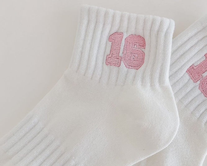 Women’s Embroidered Quarter Sock Arch Support