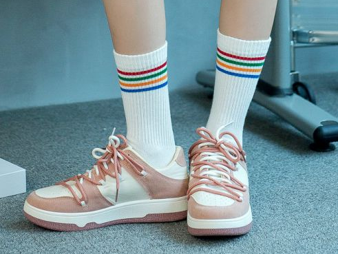 Women’s Crew Sock Colorful lines