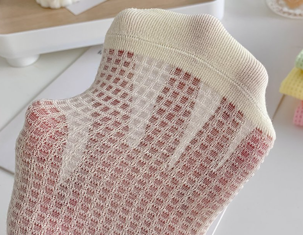 Women’s Quarter Mini Crew Sock Waffle Pattern