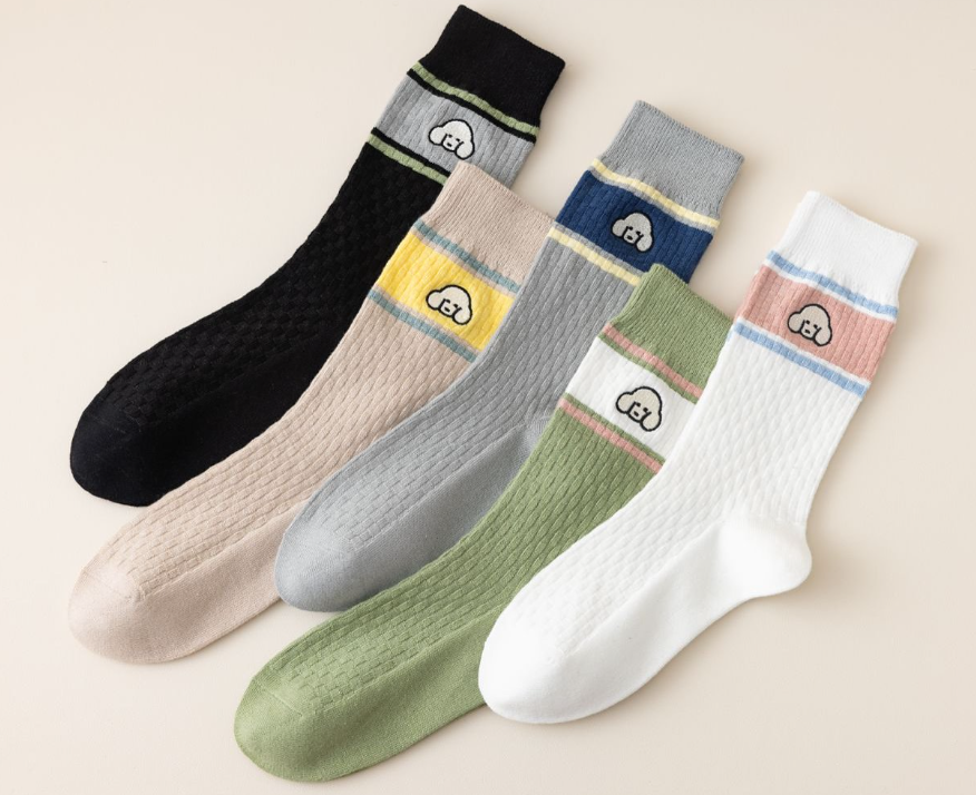 Women’s Crew Sock Embroidered Puppy Pattern