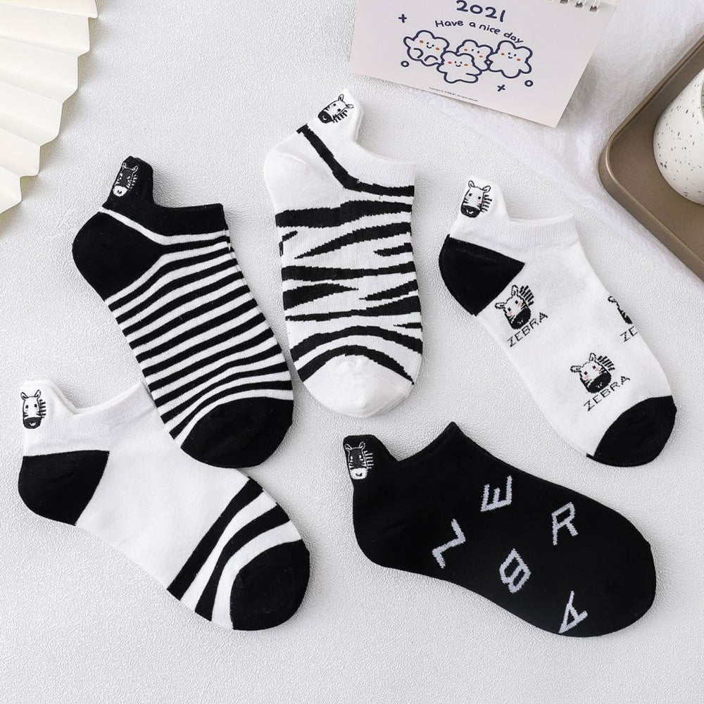 Women’s Zebra Embroidered No Show Sock