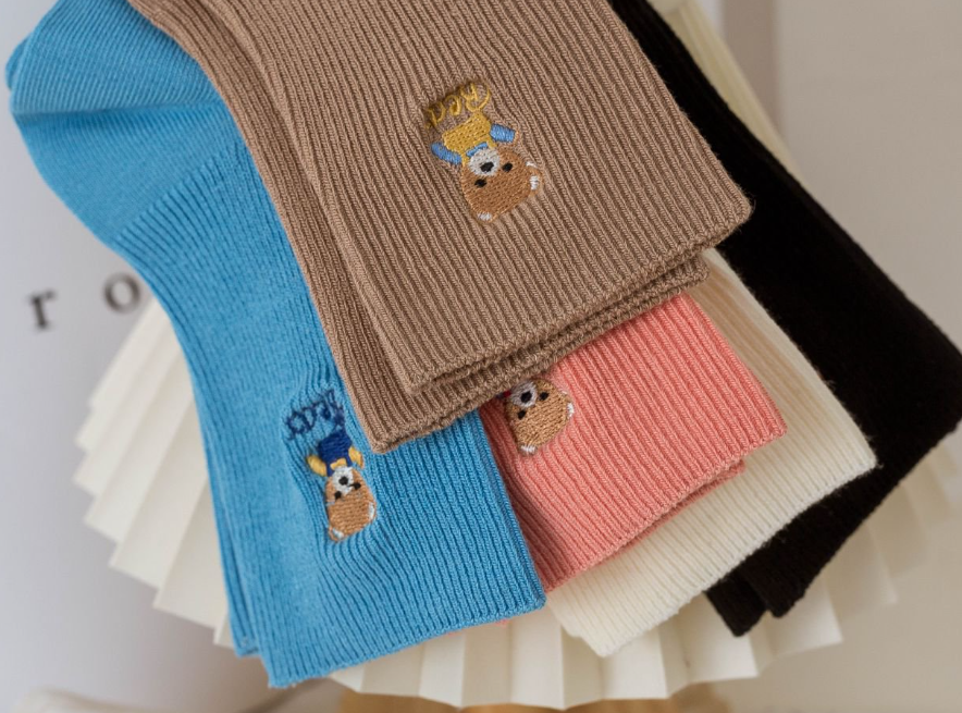 Women’s Embroidered Bear Quarter Sock