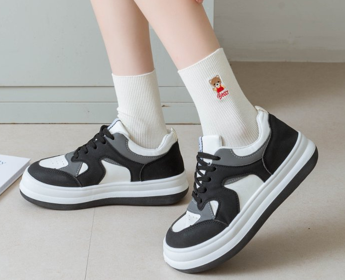 Women’s Embroidered Bear Quarter Sock