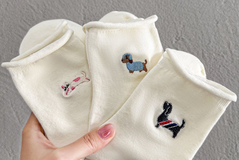Women’s Roll Top Dog Embroidered Ankle Sock