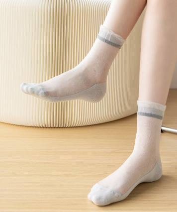 Women's Ruffle Crew Sock