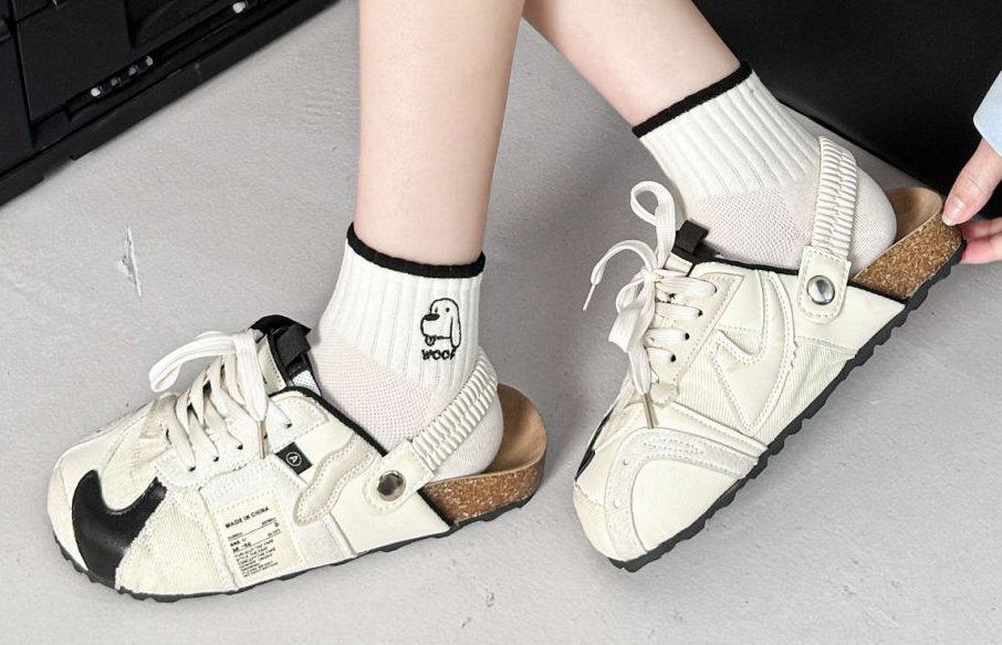 Women’s Dog Embroidered Ankle Sock