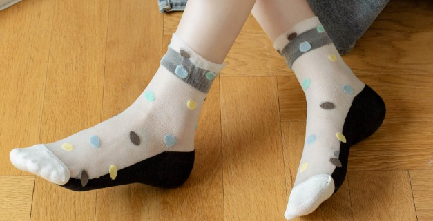 Women's Quarter Sock With Colorful dots
