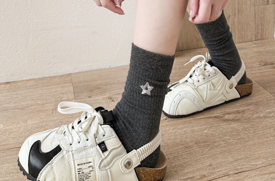 Women’s Crew Sock Embroidered Star