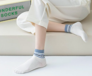 Women's Rabbit Embroidered Ankle Socks