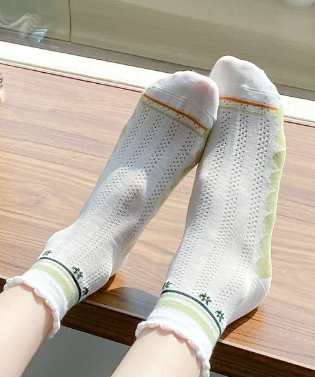 Women's Ruffle Floral Embroidered Ankle Sock
